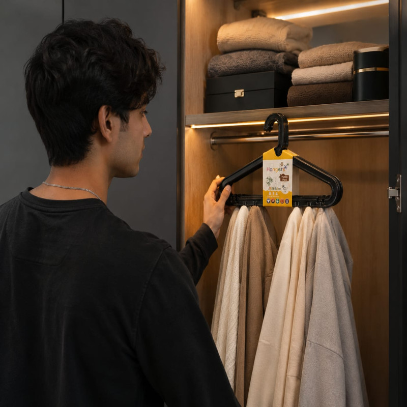 Plastic Clothes Hangers 6-Pack